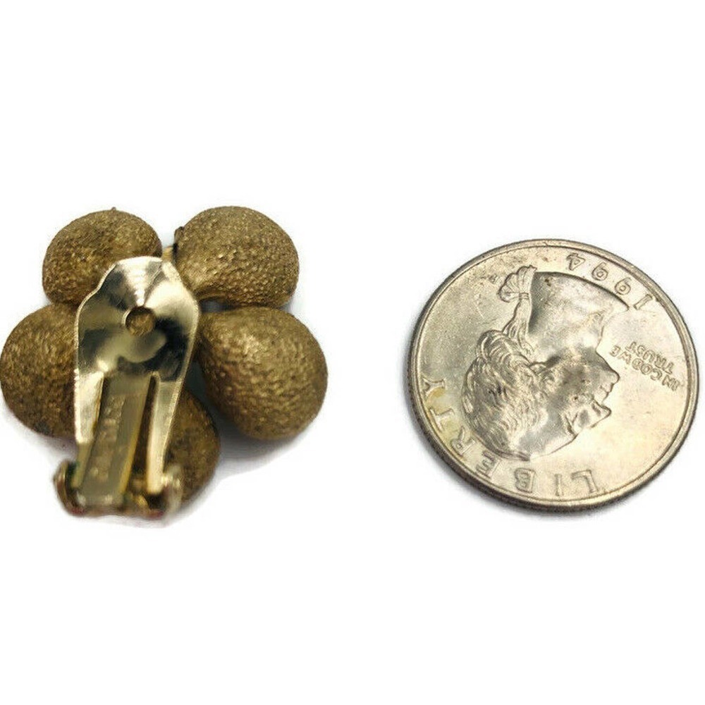Bergere Flower Brooch Pin & Clip On Earrings Set - Picture 6 of 12